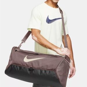 NEW Nike Brasilia 9.5 Training Duffel Bag (Medium 60L) Smky Muve/Blk/Lt Orwd Brn